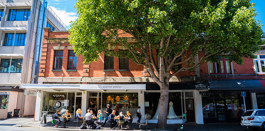 people-dining-outside-buster-greens-on-george-street-737909.jpg People dining outside Buster Greens on George Street